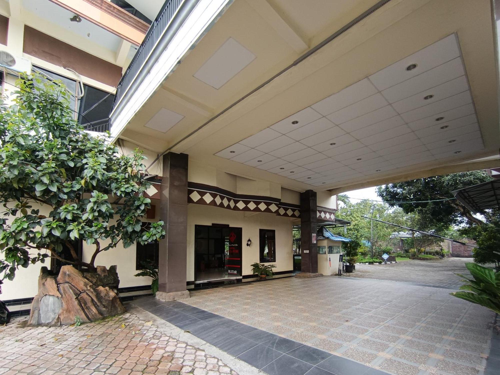 Gita Puri Redpartner Blitar Hotel Luaran gambar